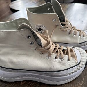Converse Chuck Taylor All Star Athletic platform Shoes in Cream high tops